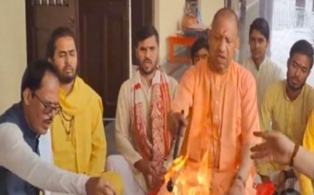 रुद्राभिषेक कर मुख्यमंत्री योगी ने की चराचर जगत के कल्याण की प्रार्थना