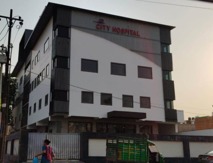 प्राधिकरण देखता रहा, अवैध निर्माण होता रहा