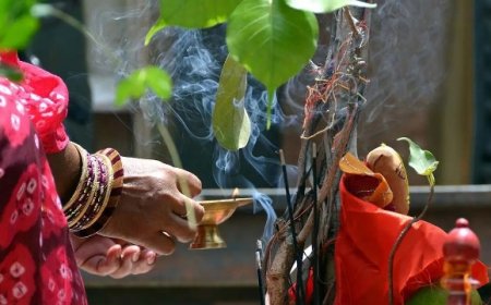 अखंड सौभाग्य का प्रतीक वट सावित्री व्रत छह जून को