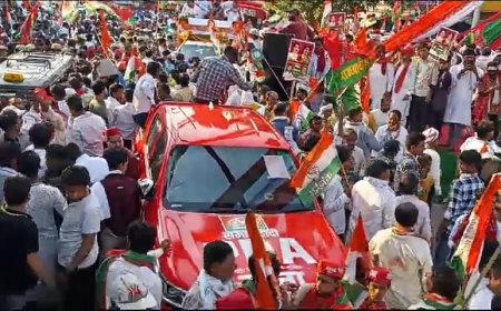 प्रियंका गांधी और डिम्पल यादव वाराणसी पहुंची, अजय राय के समर्थन में करेंगी रोड शो