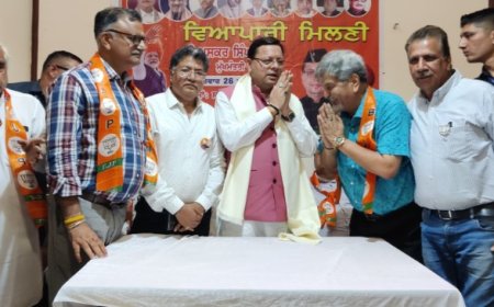 मुख्यमंत्री धामी ने पंजाब के लुधियाना में प्रबुद्धजन एवं व्यापारियों के साथ किया संवाद