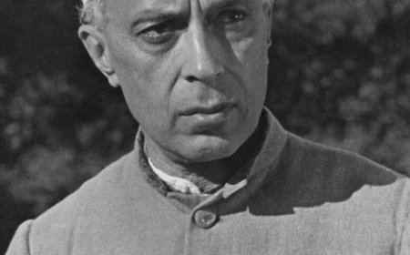 प्रधानमंत्री मोदी ने पंडित नेहरू को श्रद्धांजलि अर्पित की