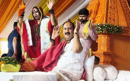 शिव महापुराण श्रवण करने आये तो पूर्ण समर्पण के साथ आये : प्रदीप मिश्रा