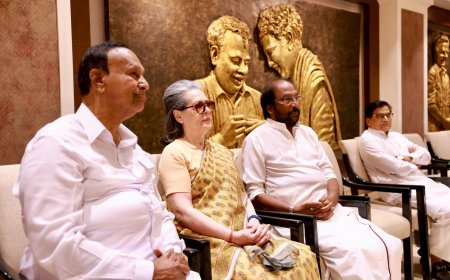 सोनिया गांधी ने तमिलनाडु के पूर्व मुख्यमंत्री करुणानिधि को 100वीं जयंती पर दी श्रद्धांजलि