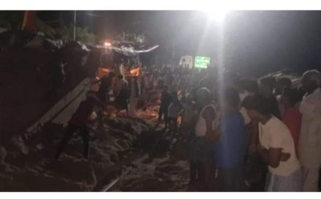 हरदोई में ट्रक झोपड़ी पर पलटा, तीन बच्चों समेत आठ की मौत