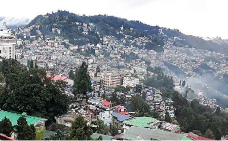 दार्जिलिंग में बड़ा रेल हादसा, विस्तृत विवरण की प्रतीक्षा