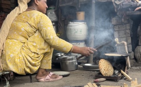 “बेदख़ली की कगार पर: झुग्गी बस्तियों की दुर्दशा”
