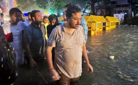 तीन सिविल सेवा उम्मीदवारों की मौत के बाद से चल रहे विरोध प्रदर्शन में बुधवार को भारी बारिश ने खलल डाला