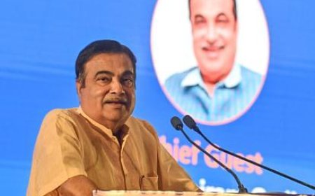 नितिन गडकरी जी ने सड़क दुर्घटना पीड़ितो के लिए मुफ़्त कैशलेस उपचार की घोषणा की