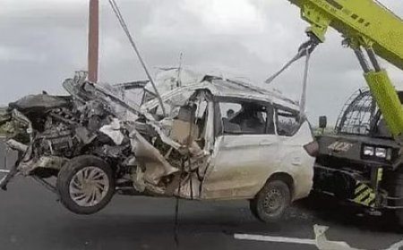 ऋषिकेश से अंतिम संस्कार कर लौट रहे परिवार की ट्रक से टकराई कार, चार लोगों की मौत, छह घायल