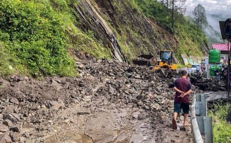 बद्रीनाथ हाईवे खुला, मलबा साफ होने के बाद यातायात चालू, पहाड़ी गिरने के कारण हुआ था अवरुद्ध