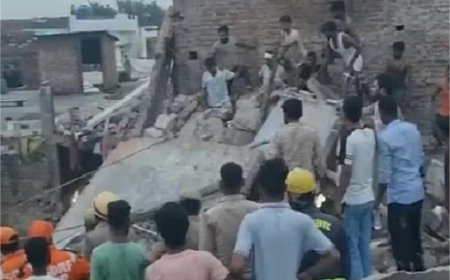 लखनऊ में तीन मंजिला इमारत गिरी; 4 की मौत, कई मलबे में दबे