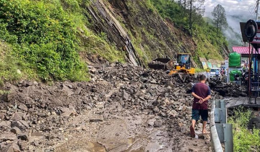बद्रीनाथ हाईवे खुला, मलबा साफ होने के बाद यातायात चालू, पहाड़ी गिरने के कारण हुआ था अवरुद्ध