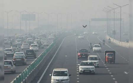दिल्ली की वायु गुणवत्ता 'बहुत खराब' श्रेणी में पहुंची राष्ट्रीय राजधानी में स्मॉग छाया