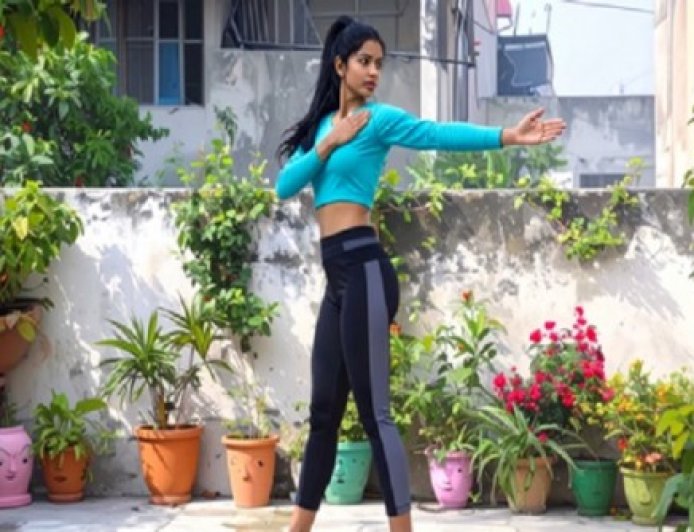 रोजाना करें कटिचक्रासन, पेट की चर्बी को कहें अलविदा