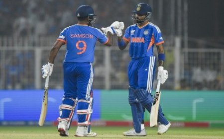 टी20 वर्ल्ड कप: टीम इंडिया के सेमीफाइनल में पहुंचने पर झूमे फैंस, पूरे देश में मन रहा जश्न