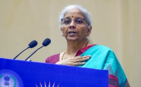 पेट्रोल और डीजल पर एक्साइज ड्यूटी में कमी से उपभोक्ताओं को कीमतों में वृद्धि से सुरक्षा मिलेगी: वित्त मंत्री