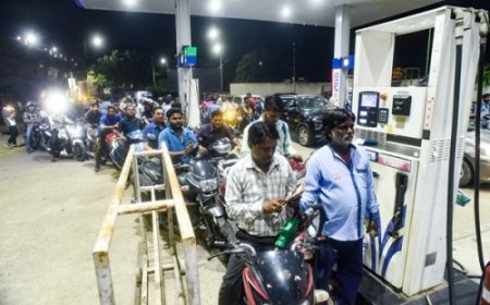 केंद्र ने पेट्रोल और डीजल पर एक्साइज ड्यूटी 10 रुपए प्रति लीटर घटाई