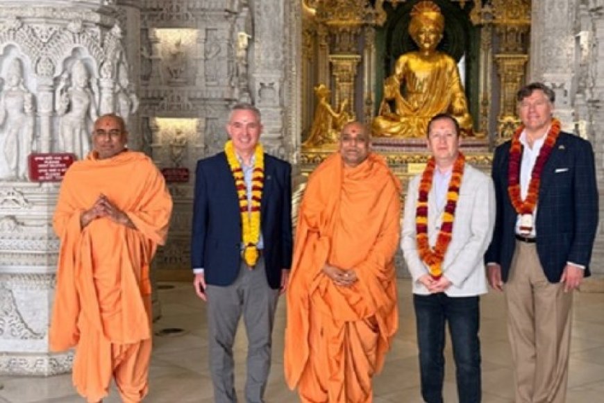 अमेरिकी राजदूत सर्जियो गोर ने स्वामीनारायण अक्षरधाम मंदिर में किए दर्शन, होली की दीं शुभकामनाएं