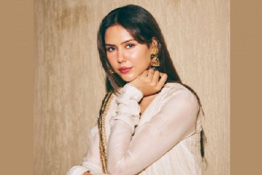 पहली बार अवॉर्ड शो के मंच पर उतरीं सोनम बाजवा, बोलीं- 'घबराहट भी थी और दिल में आभार भी था'