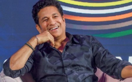 'सच्चे भारत रत्न', महाराष्ट्र के मुख्यमंत्री देवेंद्र फड़णवीस ने सचिन तेंदुलकर को जन्मदिन की बधाई दी