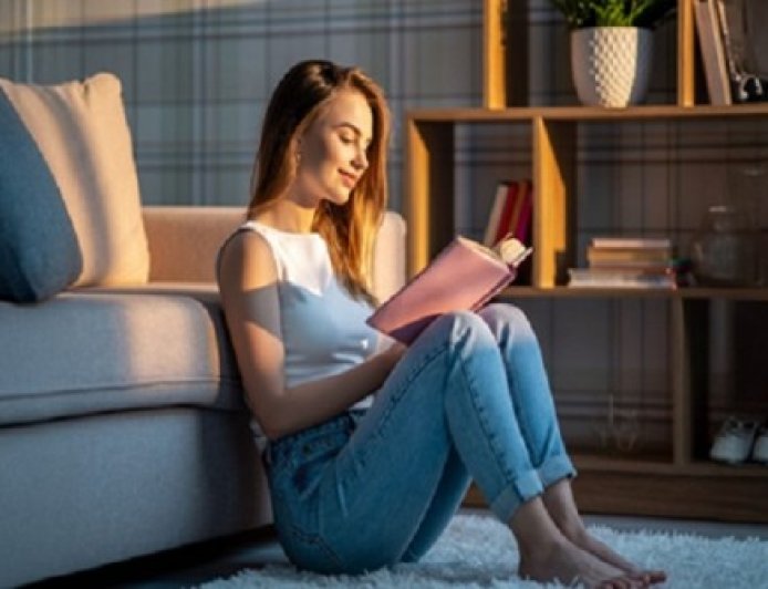 मनोरंजन और ज्ञान ही नहीं बीमारियों को दूर करने में भी कारगर किताबें, जानें बिब्लियोथेरेपी के फायदे