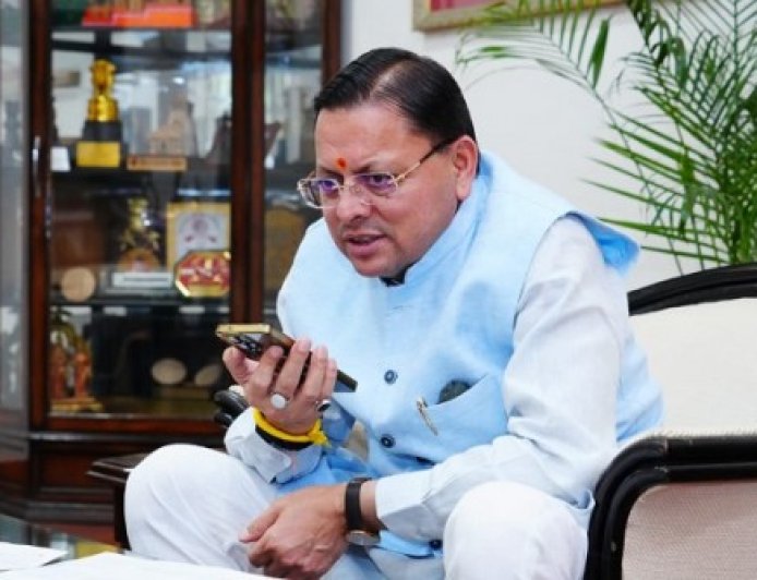 सीएम पुष्कर सिंह धामी ने उत्तराखंड बोर्ड टॉपर्स को किया फोन, दी बधाई और शुभकामनाएं
