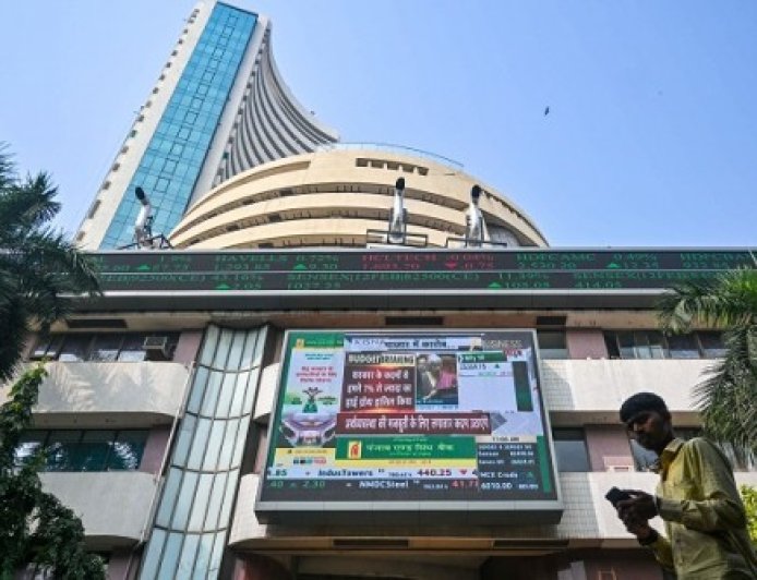 शेयर बाजार मजबूत ग्लोबल संकेतों से हरे निशान में खुला, फार्मा और रियल्टी सेक्टर में खरीदारी