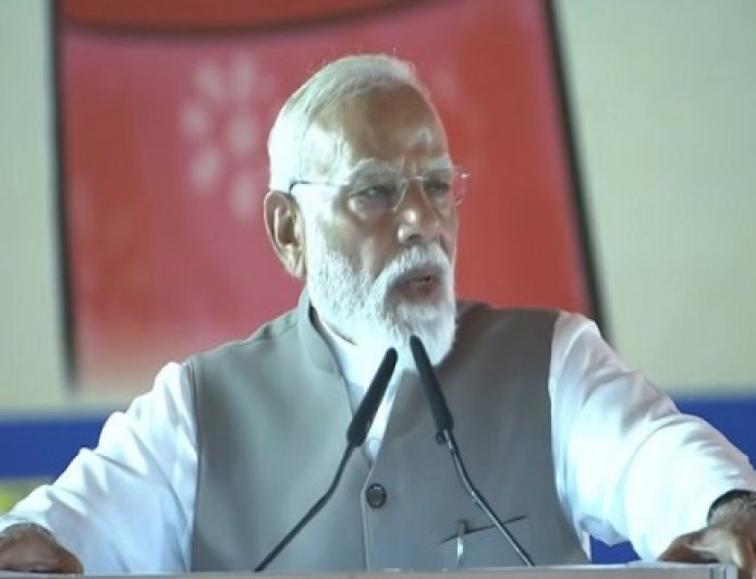 परिवारवादी और तुष्टिकरण में डूबे दल नारी शक्ति से डरे हुए: प्रधानमंत्री नरेंद्र मोदी