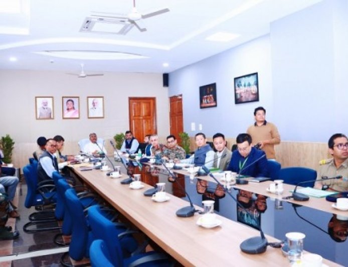 मणिपुर के गृह मंत्री ने सीमा पर बाड़ लगाने के काम की समीक्षा की, सुरक्षा व्यवस्था को और तेज करने के निर्देश दिए