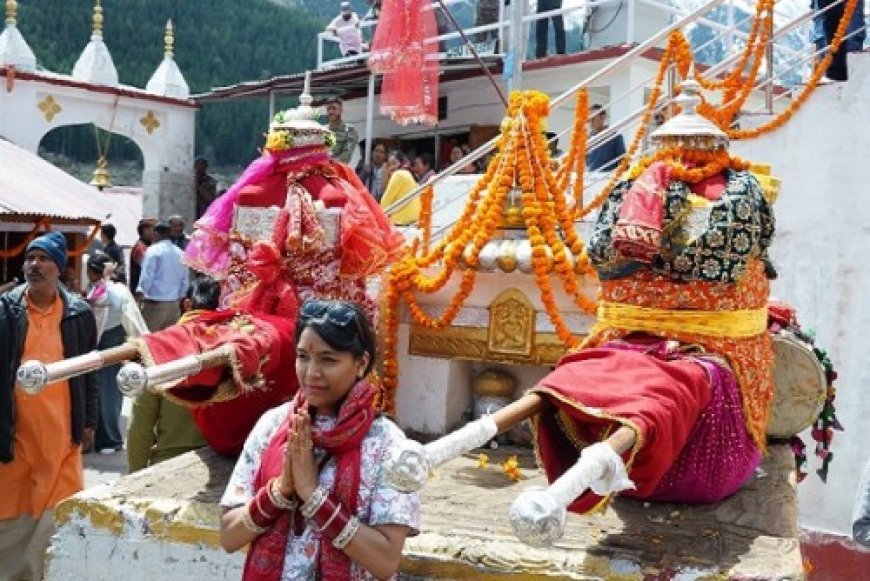 'हर-हर गंगे' के जयकारों के बीच निकली मां गंगा की उत्सव डोली, अक्षय तृतीया के दिन से श्रद्धालु कर पाएंगे दर्शन