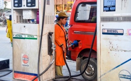 पेट्रोल-डीजल की कीमतों में कोई बढ़ोतरी नहीं, सभी पेट्रोल पंपों पर पर्याप्त स्टॉक; रसोई गैस की आपूर्ति मजबूत: सरकार