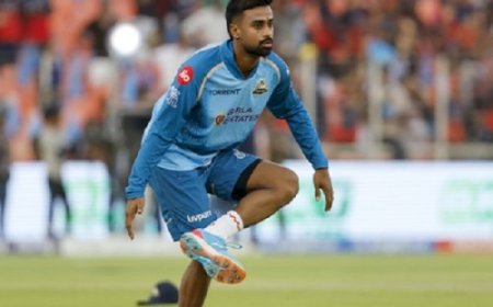 भारत-अफगानिस्तान टेस्ट: जडेजा और अक्षर की जगह सुथार और दुबे की टेस्ट में एंट्री, प्रथम श्रेणी में ऐसा रहा है रिकॉर्ड