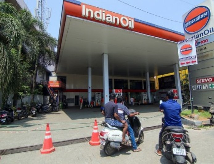 देश में पेट्रोल 3.14 और डीजल 3.11 रुपये प्रति लीटर महंगा, नई दरें आज से लागू