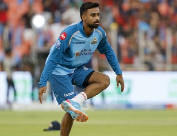 भारत-अफगानिस्तान टेस्ट: जडेजा और अक्षर की जगह सुथार और दुबे की टेस्ट में एंट्री, प्रथम श्रेणी में ऐसा रहा है रिकॉर्ड