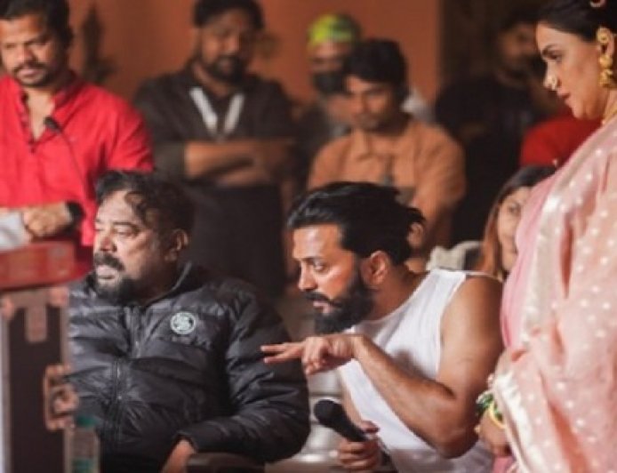 रितेश देशमुख ने संतोष सिवन को बताया अपना मार्गदर्शक, बोले- आपके भरोसे ने मेरी जिंदगी बदल दी