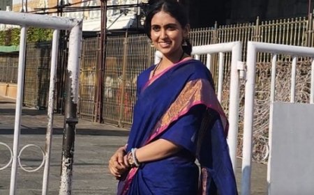 कृति सेनन ने फिल्म की सफलता और रिंकू राजगुरु ने जन्मदिन पर लिया भगवान वेंकटेश्वर का आशीर्वाद