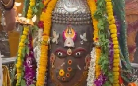 गणेश स्वरूप में सजे बाबा महाकाल, भस्म आरती में शामिल हुए हजारों श्रद्धालु