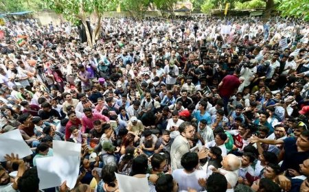 परीक्षा पेपर लीक विवाद पर जंतर-मंतर में प्रदर्शन, शिक्षा व्यवस्था में जवाबदेही की मांग तेज