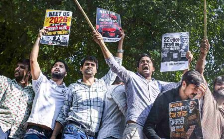 पेपर लीक के विरोध में सड़कों पर युवा: क्या केवल प्रदर्शन ही समाधान है या जवाबदेही की भी जरूरत?