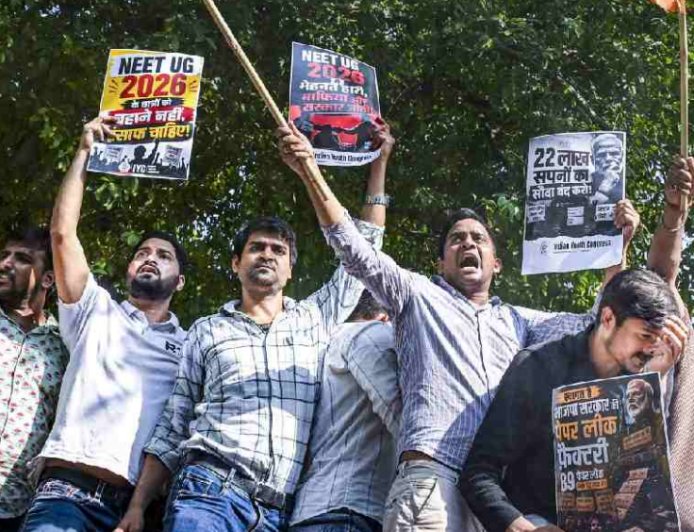 पेपर लीक के विरोध में सड़कों पर युवा: क्या केवल प्रदर्शन ही समाधान है या जवाबदेही की भी जरूरत?