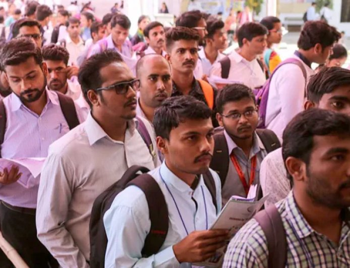 देश में विकास की रफ्तार और रोजगार की रफ्तार एक जैसी है?