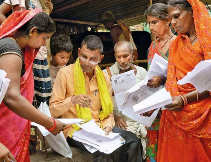 क्या लोकतंत्र में जनता सिर्फ वोटर बनकर रह गई है?