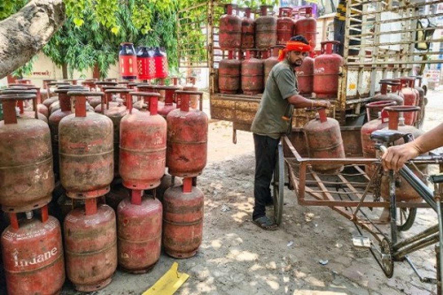 सरकार ने उज्ज्वला योजना के एलपीजी रिफिल की संख्या घटाकर सालाना 4 की