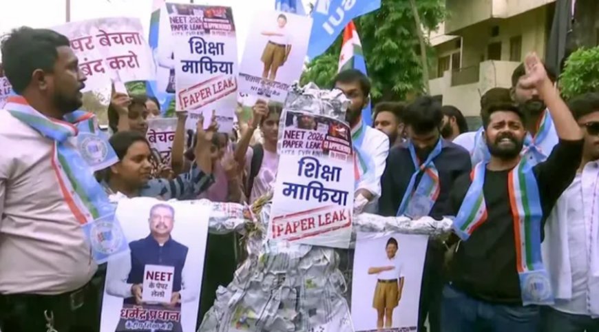 NEET-UG परीक्षा विवाद पर चित्रदुर्ग में छात्रों का विरोध, निष्पक्ष जांच की मांग तेज