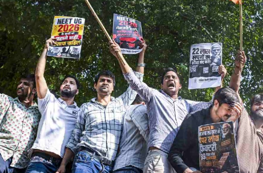 पेपर लीक के विरोध में सड़कों पर युवा: क्या केवल प्रदर्शन ही समाधान है या जवाबदेही की भी जरूरत?