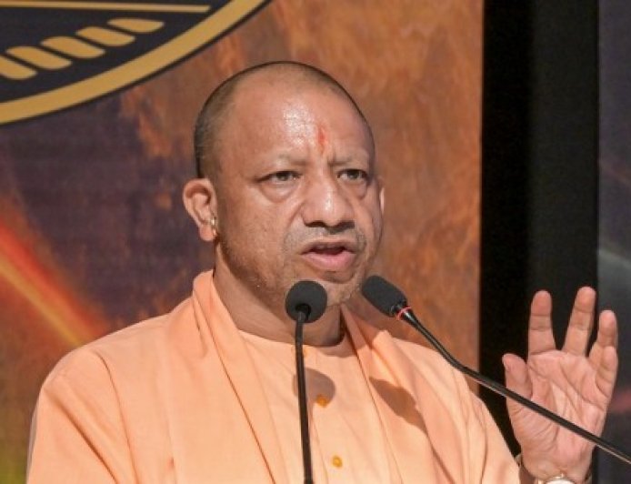 'एक पेड़ मां के नाम' अभियान की सफलता पर सीएम योगी आदित्यनाथ ने दी बधाई, पर्यावरण संरक्षण का दिया संदेश