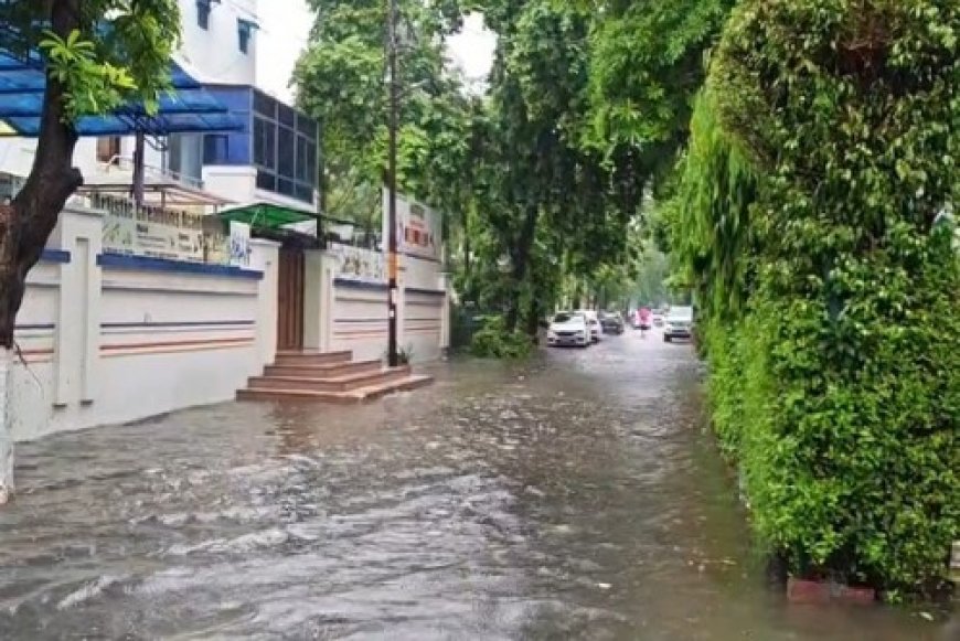 नोएडा में झमाझम बारिश ने खोली व्यवस्थाओं की पोल, शहर की कई सड़कें और सेक्टर जलमग्न