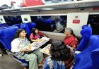 ब्रिक्स बैठक के लिए वंदे भारत से जयपुर पहुंचीं केंद्रीय वित्त मंत्री निर्मला सीतारमण, ट्रेन में युवाओं से की चर्चा