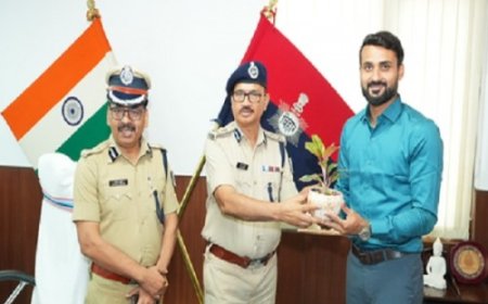टीम इंडिया की जर्सी से पुलिस की वर्दी, क्रिकेटर मुकेश कुमार और आकाश दीप बने डीएसपी